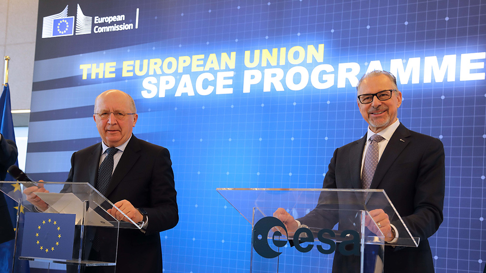 ESA Director General Dr Josef Aschbacher (right) and EU Commissioner for Defence and Space Andrius Kubilius at the 17th European Space Conference, Brussels, 28 January 2025 © ESA-M.Polo