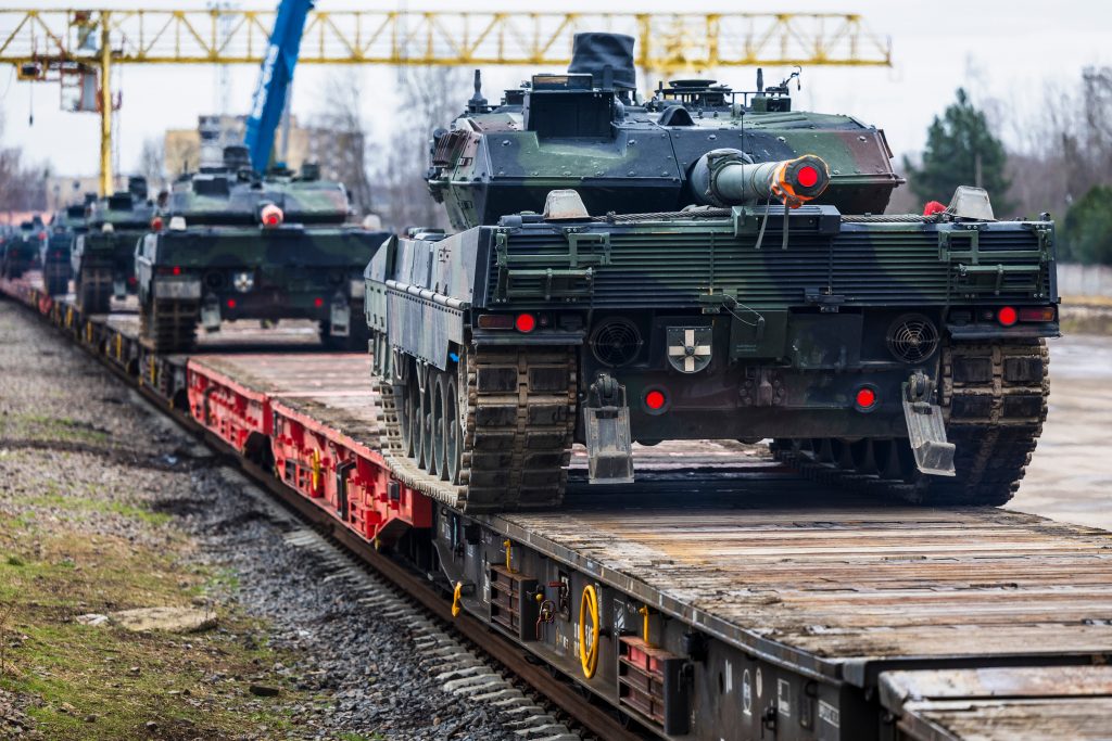 Transport of German Leopard 2 main battle tanks © KKF - stock.adobe.com