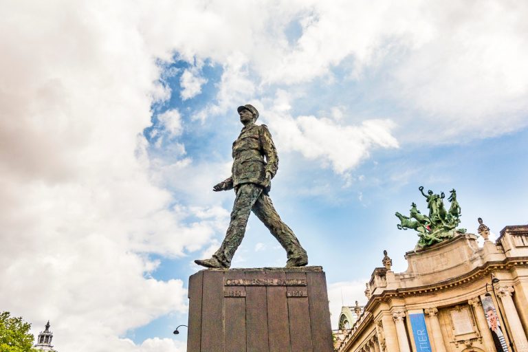 Memorial of De Gaulle in Paris © Adobe Stock / travelview