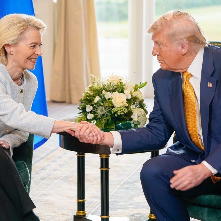 Handshake between European Commission President Ursula von der Leyen and US President Donald Trump after EU-US tariff negotiations on 27 July 2025 in Ayr, Scotland © European Union, 2025 Handshake between European Commission President Ursula von der Leyen and US President Donald Trump after EU-US tariff negotiations on 27 July 2025 in Ayr, Scotland © European Union, 2025
