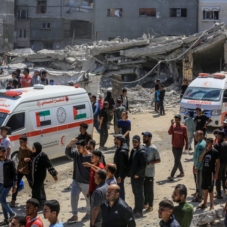 Palestinians evacuate wounded and dead following an Israeli airstrike in Khan Yunis, southern Gaza Strip, 10 May 2025. © Shutterstock / Anas-Mohammed Palestinians evacuate wounded and dead following an Israeli airstrike in Khan Yunis, southern Gaza Strip, 10 May 2025. © Shutterstock / Anas-Mohammed