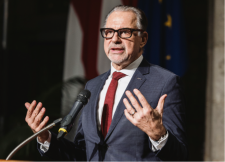 Dr Aschbacher ©: Peter Griesser